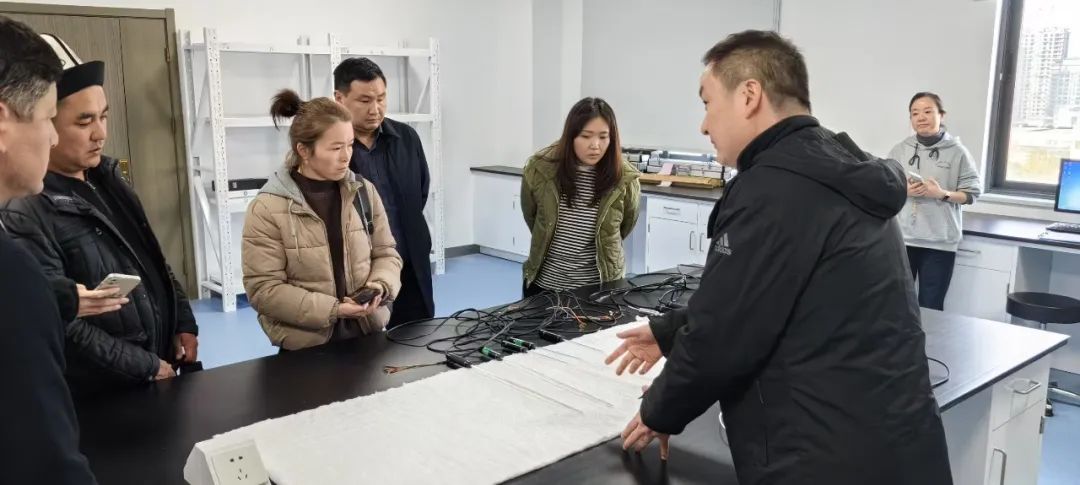 吉爾吉斯共和國商務部計量中心到“一帶一路”國家計量測試研究中心（陜西）交流學習