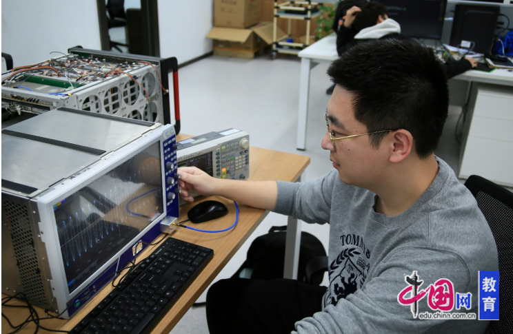 陳李專(zhuān)注于智能化國(guó)產(chǎn)儀器創(chuàng)新研發(fā) - 探索國(guó)產(chǎn)儀器換道超車(chē)之路