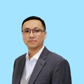 穿著西裝筆挺的男子 AI 生成的內(nèi)容可能不正確。